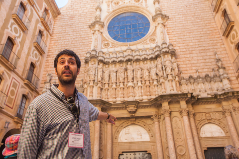 Desde Barcelona: Excursión de medio día a Montserrat de vinos y tapasVisita en inglés