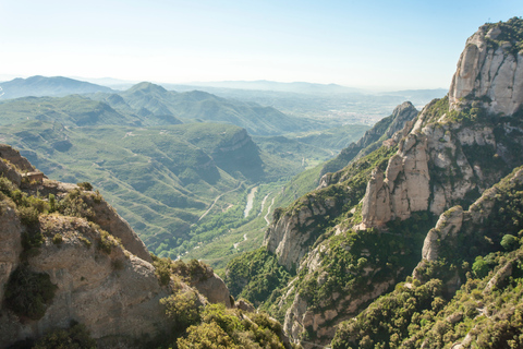 Desde Barcelona: Excursión de medio día a Montserrat de vinos y tapasVisita en inglés