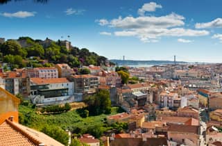 Lissabon: Hills Red Tram Tour mit der Tram 28 Route 24-Stunden-Ticket