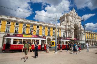 Lissabon: Hills Red Tram Tour mit der Tram 28 Route 24-Stunden-Ticket