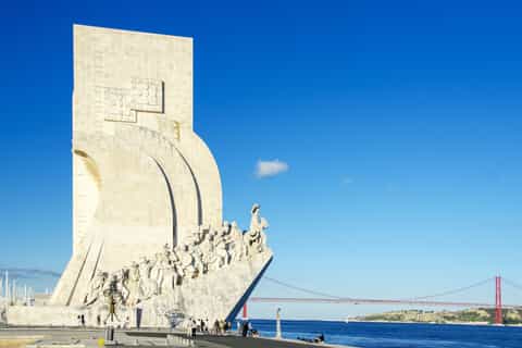 Lisbon: 2-in-1 Hop-On Hop-Off Bus Tour