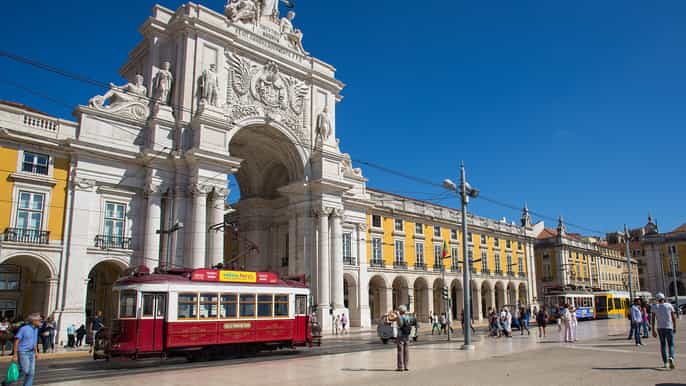lisbon 72hour hopon hopoff bus tram and boat ticket