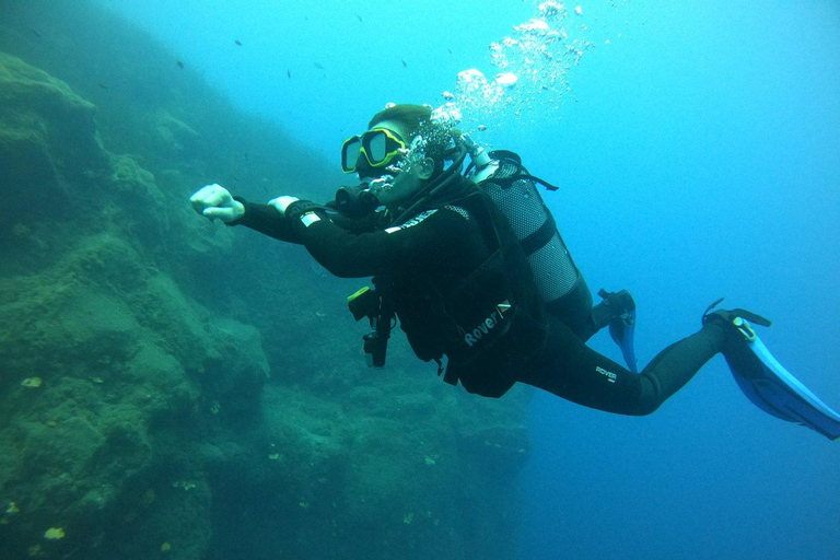 Santorini: Experiencia de submarinismo en la Caldera VolcánicaBuceo