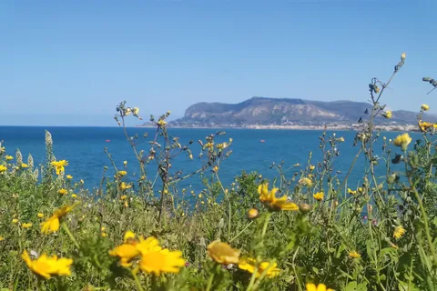 Palermo's East Coast: a bike ride close to the Sea