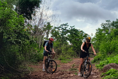 Luang Prabang: Guided Rice Field Bike Tour with Ferry Ride