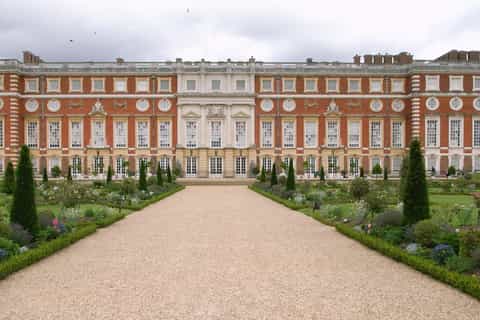 Private Tour from London: Windsor Castle & Hampton Court
