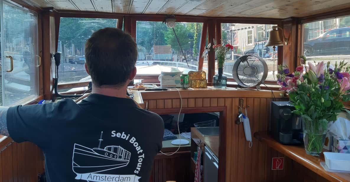 Afbeelding 9 van Amsterdam: Grachtenrondvaart voor kleine groepen incl. drankjes en snacks