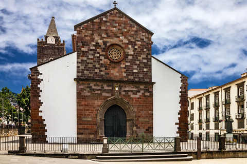 Funchal: Hop-On Hop-Off Bus TourFunchal, Câmara de Lobos and Cabo Girão 48-Hour 3-in-1 Ho-Ho