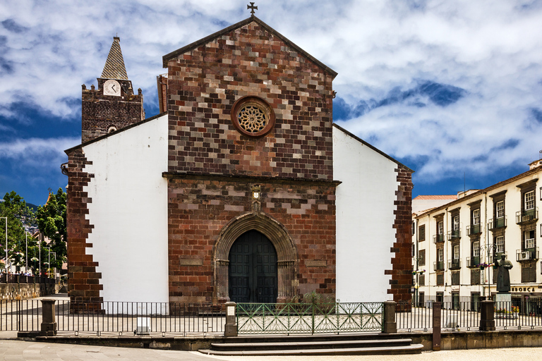 Funchal: tour 3 in 1 in autobus Hop-on Hop-off da 48 oreFunchal, Câmara de Lobos e Cabo Girão 48 ore 3 in 1 Ho-Ho