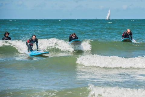 Lekcja surfingu dla początkujących w Hadze *obejmuje 15 € kredytu na wynajemHaga: lekcja surfingu dla początkujących