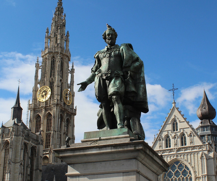 Antwerp: Private Walking Tour with a Local
