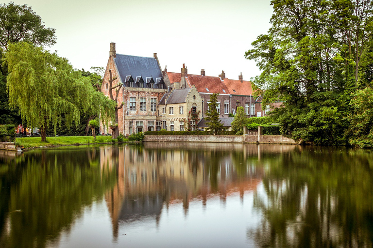 Bruges: Private Walking Tour With a Local 3-Hour Tour