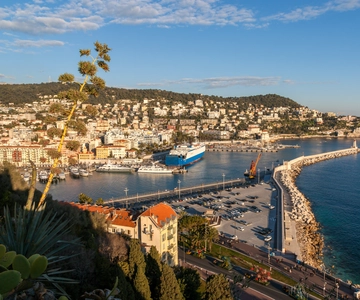 Nice: Old Town Treasures and Castle Hill Walking Tour