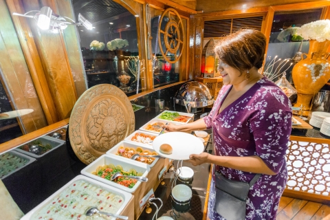 Dubaï : dîner-croisière au crépusculeCroisière en boutre dans la marina de Dubaï