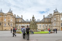 Edinburgh, Attractions royales avec des visites en bus Hop-On Hop-Off - Hizvo