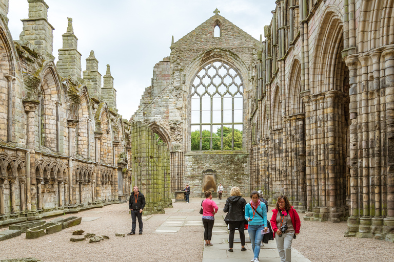 Edinburgh: Royal Attractions with Hop-On Hop-Off Bus Tours