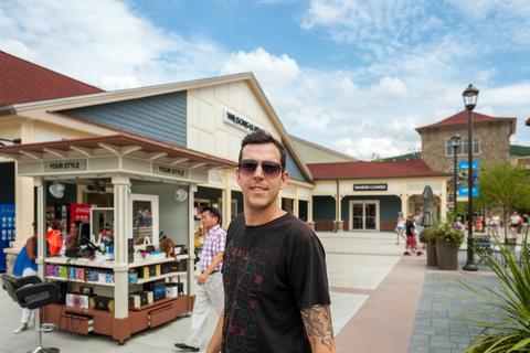 New York: Woodbury Commons Outlet winkeltripNYC: Woodbury Commons Outlet Mall Shopping Tour