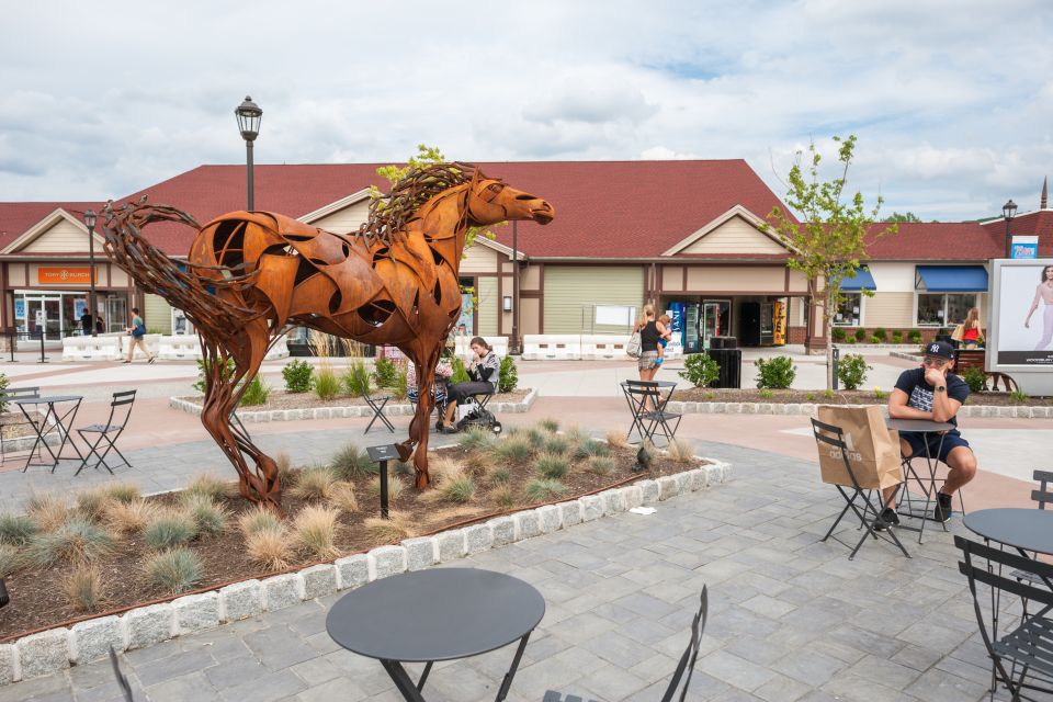 Outdoor Dining at Woodbury Common Premium Outlets