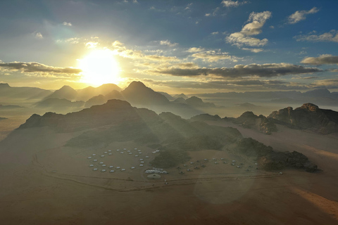 Wadi Rum: Sunrise Hot Air Balloon Ride with Coffee