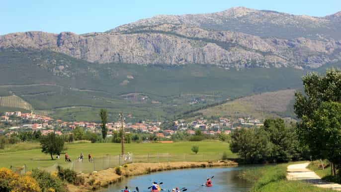 from split sea kayak snorkel in podstrana bay