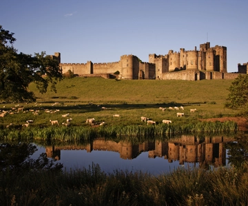 From Edinburgh: Holy Island, Alnwick Castle & Northumbria