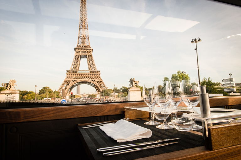 París: Comida gastronómica en un autobús con techo de cristal