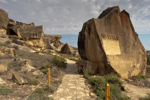 Au départ de Bakou : Visite de l&#039;art rupestre et des volcans de boue de Gobustan