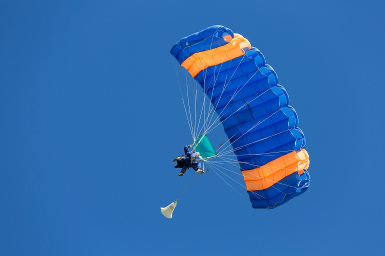 Auckland: 13.000, 16.000 of 18.000 voet tandem-skydiveTandem-skydive van 18.000 voet