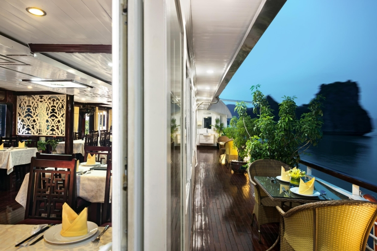 From Hanoi: 4 star Halong Bay Paloma Cruise 2D1N Trip Deluxe Ocean View Double/Twin Cabin With Hotel Pick-Up
