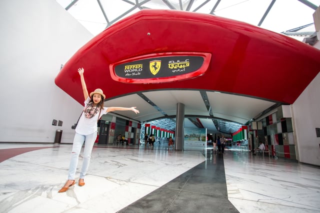 From Dubai: Abu Dhabi Day Tour with Ferrari World Ticket