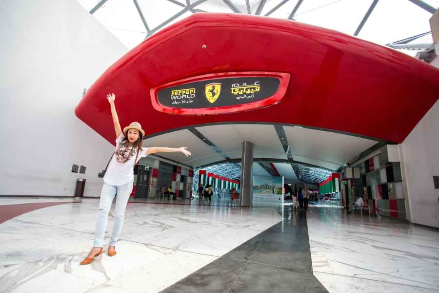 Ab Dubai: Abu Dhabi Tagestour mit Ferrari-World-Ticket