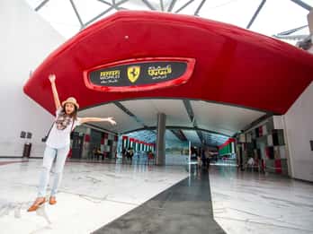 Z Dubaju: Jednodniowa wycieczka do Abu Zabi z biletem do Ferrari World