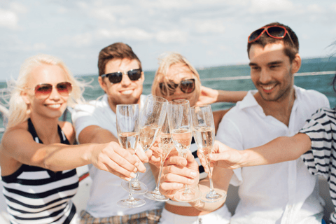 Sydney Harbour: 3-Hour Lunch Cruise with Live Music