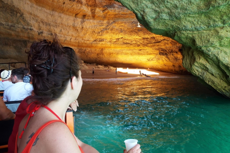 Ab Albufeira: Höhlen- und DelfinbeobachtungstourGruppentour im Standardboot - Fokus auf Höhlen der Algarve