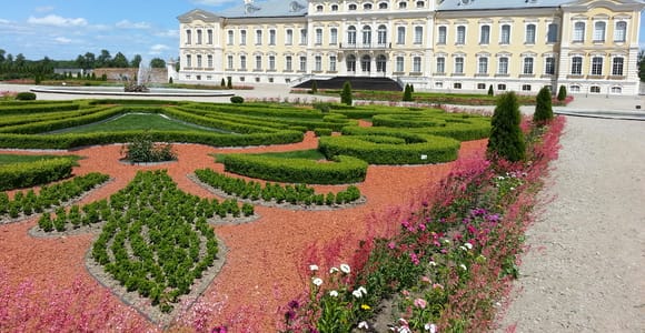 Vilnius: Berg der Kreuze, Schloss Rundale, Burg Bauska