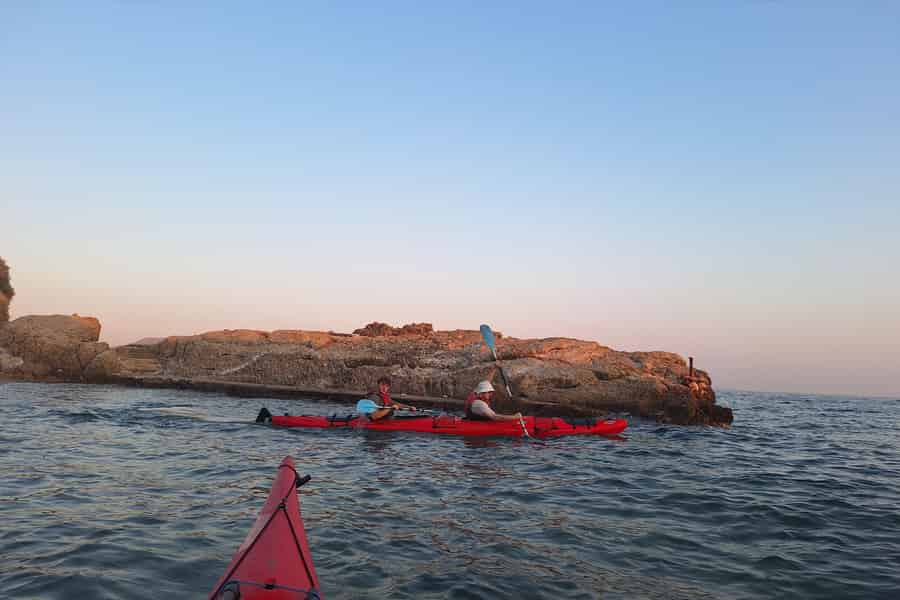 Athen: Kajak- und Schnorcheltour an der Athener Riviera. Foto: GetYourGuide Athen: Kajak- und Schnorcheltour an der Athener Riviera. Foto: GetYourGuide