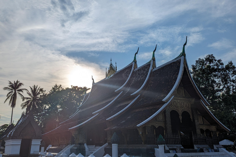 Luang Prabang: Heritage City Tour & Sunset Mekong Cruise