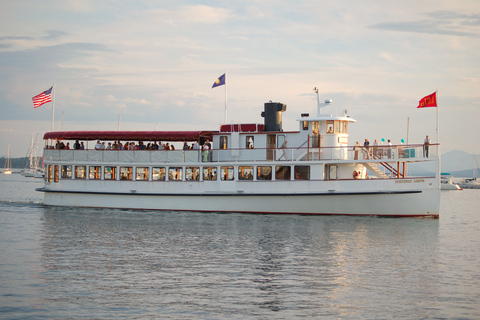 Crociera nel fine settimana nel centro di Boston Harbor con brunchCrociera brunch del fine settimana a bordo della classica &quot;aurora boreale&quot;