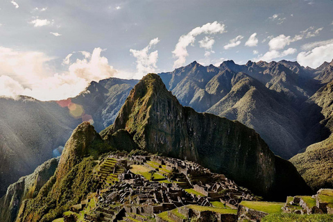 Cusco : Visite guidée du Machu Picchu avec train et hôtel