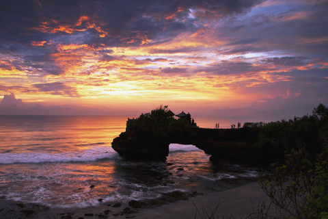 Tour privado por Uluwatu, Tanah Lot y JimbaranTour privado con tasas de entrada