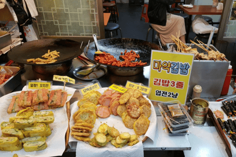 Gyeongbok-gung and Seochon walking tour with coin lunchbox Gyeongbok-gung & Seochon Walking Tour (Hanbok Experience)