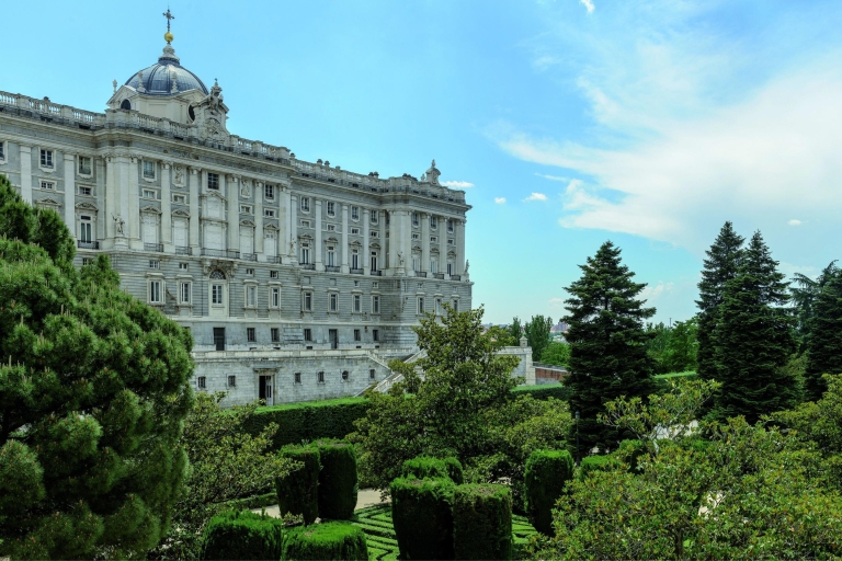 Koninklijk Paleis Madrid: vroege entree zonder rij, met gidsTweetalige rondleiding in de middag, voorkeur voor Engels