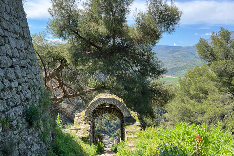 من تيرانا: بيرات، جيروكاستر، وكساميل، جولة لمدة يومين