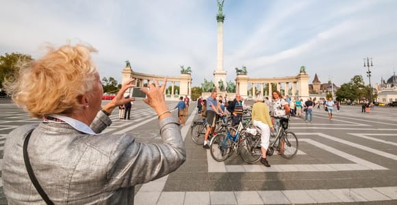 Budapest: Guided Bike Tour of Landmarks & Hidden Corners