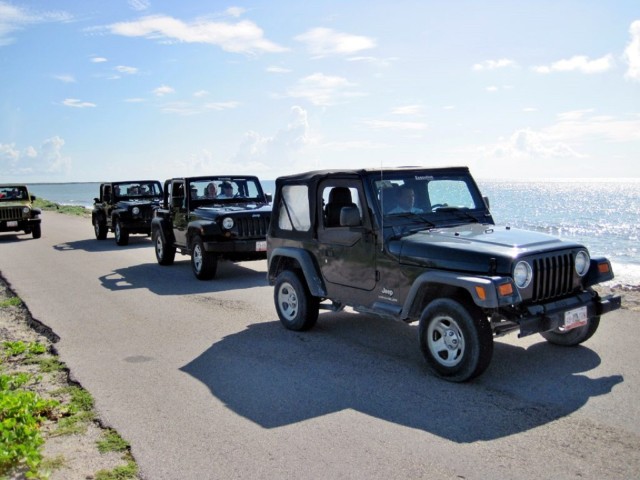 Cozumel: Jeep Adventure & Island Tour with Snorkeling