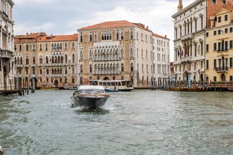 Transfer from Airport to Hotel in Venice