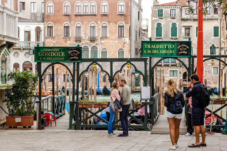 Venise : balade privée en gondoleVenise : balade en gondole privée - Soirée