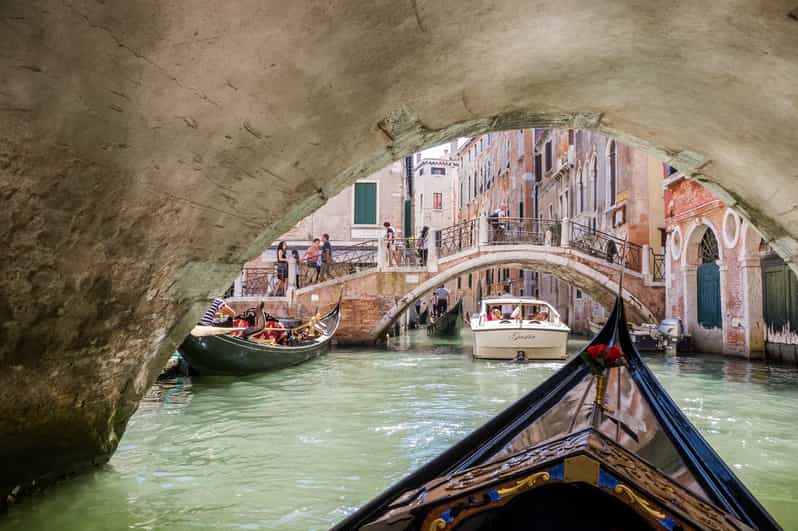 Venice Shared Gondola Ride Across The Grand Canal Getyourguide