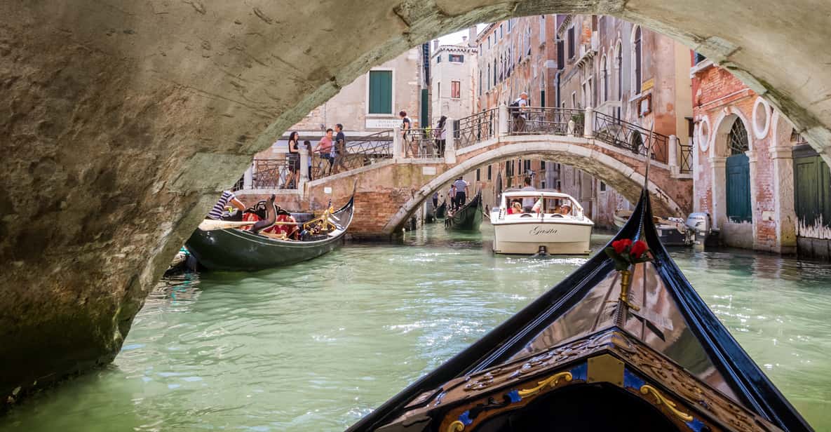 Venice: Shared Gondola Ride Across the Grand Canal