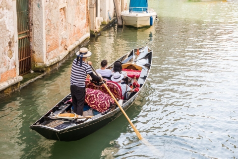 Venedig: Gondelfahrt auf dem Canal Grande für GruppenAb San Marco: Gondelfahrt über den Canal Grande